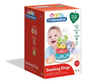 Tour des anneaux en bois pour bébé avec anneaux colorés empilés.