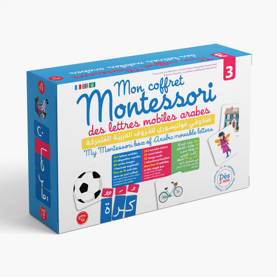Enfant apprenant à lire en arabe avec un jeu éducatif Montessori sensoriel