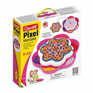Enfant jouant avec le jeu créatif Pixel Mandala et des clous colorés