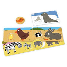 jeu sensoriel avec des éléments tactiles et visuels pour éveiller les bébés et renforcer les liens avec maman.