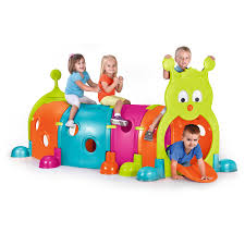 Tunnel de jeu pour maternelle avec modules pour favoriser les capacités psychomotrices des jeunes enfants. Centre d'activités extérieur et intérieur; idéal pour créer une aire de jeux complète à la maison ou à l'école. Dimensions du produit : 100(L) x 217(L) x 108(H) cm. https://st0.etoilejouet.ma/wp-content/uploads/2024/05/tunnel-dactivites-feber-gus-etoile-jouet.jpg