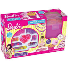 Cette élégante boîte à bijoux est idéale pour les fans de Barbie qui adorent créer et ranger leurs propres bijoux. * Caractéristiques : Design amusant et créatif Boîte spéciale pour ranger les perles Encourage la créativité et la dextérité Thème Barbie Bead Set Non adapté aux enfants de moins de 3 ans. https://st0.etoilejouet.ma/wp-content/uploads/2024/06/boite-a-bijoux-barbie-etoile-jouet.jpg