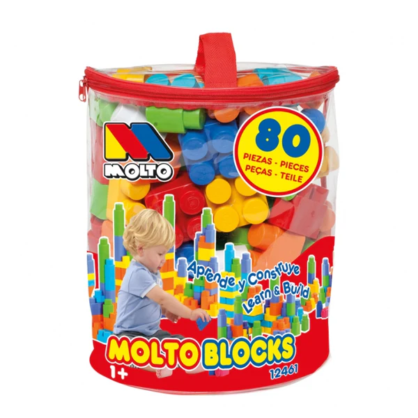 Enfant jouant avec un sac de blocs de construction Moltó colorés sur le sol