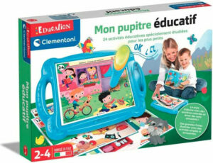 Enfant jouant avec le pupitre éducatif Clementoni, utilisant le stylo lumineux sur des cartes colorées pour apprendre les formes et les couleurs.