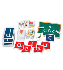 Jeu d’apprentissage Grâce au toucher et à l’observation, l’enfant : reconnaît les lettres 🔤 développe sa capacité d’association 🤝 stimule ses capacités visuelles, tactiles et d’observation. https://st0.etoilejouet.ma/wp-content/uploads/2024/08/les-lettres-tactiles-etoile-jouet.jpg