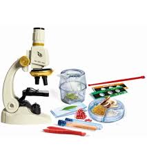 diapositives en plastique prêtes à l'emploi, verres à shot, pipettes, loupe, un observateur d'insectes spécial pour l'observation des insectes et un support pour smartphone pour photographier et partager les meilleurs grossissements https://st0.etoilejouet.ma/wp-content/uploads/2024/08/microscope-smart-clementoni-etoile-jouet.jpg