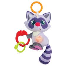 Doudou Raton Laveur Winfun ! Conçu pour éveiller les sens et stimuler la coordination, ce jouet interactif accompagnera votre tout-petit dès 3 mois. Balancez et secouez l’adorable raton laveur pour des sons amusants Appuyez sur sa pomme pendant 1 seconde pour écouter des sons et des phrases Dispose de 2 anneaux de dentition avec des textures différentes Anneau en plastique pour le fixer à la poussette, au berceau, etc. Recommandé à partir de 3 m+ https://st0.etoilejouet.ma/wp-content/uploads/2024/10/swing-and-shake-pal-winfun-etoile-jouet.jpg