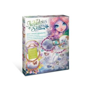 Fabrique 3 paires de bracelets de l'amitié et partage-les avec ta meilleure amie. Vous serez ainsi connectées l'une à l'autre ! Instructions vidéo disponibles en ligne. Contenu du carton 7 couleurs de cordon de soie, 18 breloques, 18 perles, 6 autocollants époxy, 60 anneaux ouverts, 6 fermoirs https://st0.etoilejouet.ma/wp-content/uploads/2024/12/nebulous-stars-bracelets-d-amitie-etoile-jouet.jpg