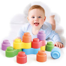 Les Momy Quercetti sont de grandes constructions colorées et douces pour les plus petits. Les couleurs vives, les formes rondes et les connexions faciles offrent des combinaisons infinies et un plaisir garanti. Contenu du carton 26 blocs simples, 6 blocs doubles https://st0.etoilejouet.ma/wp-content/uploads/2025/02/jouet-en-blocs-etoile-jouet.jpg