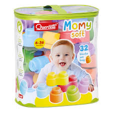 Taille H16, L23, P27cm. Pour les 6 mois et plus. Garantie constructeur 1 an. EAN : 8007905041437. C'est un sac pratique avec poignée qui contient 32 briques Momy Plus, la nouvelle gamme de constructions conçue pour les enfants de 18 à 36 mois. https://st0.etoilejouet.ma/wp-content/uploads/2025/02/momy-soft-bag-32-pcs-etoile-jouet.jpg