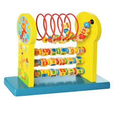 Le jouet est un excellent exercice pour les petites mains et les aidera à apprendre à compter. Sur le mur latéral se trouve une horloge avec des aiguilles mobiles, parfaite pour apprendre l'heure et les chiffres. Les couleurs vibrantes encourageront également votre enfant à jouer ! Avantages : observation, vue, concentration, compétences manuelles, capacité à distinguer les couleurs. Matériau : Bois Motif : superposé Hauteur : 21 cm Largeur : 30 cm Âge recommandé : + 3 ans Couleur : Multicolore https://st0.etoilejouet.ma/wp-content/uploads/2025/09/12.jpg