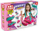 Ce coffret original associe pâte à modeler et perles pour permettre aux enfants de façonner leurs propres colliers, bracelets et accessoires colorés. Grâce aux moules inclus, ils peuvent imaginer des créations inspirées de l’univers glamour de Barbie. Parfait dès 3 ans, ce jeu stimule la créativité, la motricité fine et le sens artistique. Contenu : Pots de pâte à modeler colorée Perles, moules et accessoires Thème Barbie Âge recommandé : 3 ans et +. https://st0.etoilejouet.ma/wp-content/uploads/2025/09/coffret-de-pate-a-modelr-etoile-jouet.jpg
