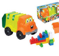 Camion poubelle avec 30 blocs de construction Dimensions : 510 x 225 x 250 mm. Ce produit est adapté à tous les jeux. Il a passé les tests sanitaires. https://st0.etoilejouet.ma/wp-content/uploads/2025/09/my-first-garbage-truck-etoile-jouet.jpg