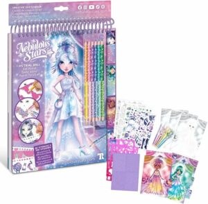 Carnet de croquis Nebulous Stars Fashion Sketchbook Star avec couverture étoilée et pages pour dessiner des vêtements de mode.